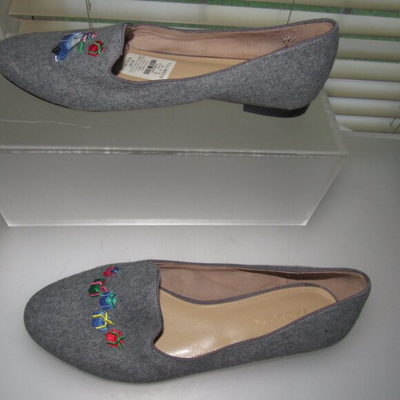 Talbots Light Grey Embroidered Flats – Holiday Design | Size 9.5M | Preppy Chic - Picture 3 of 9
